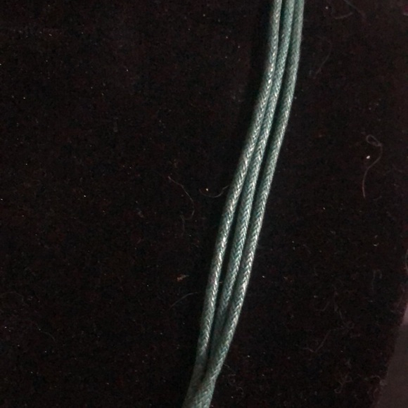 Glass green round stone pendent necklace​ - Picture 3 of 8